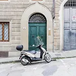Ponte Vecchio Charming Apartment Florence